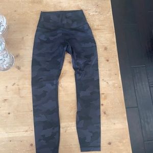 Lululemon Camo leggings size 4